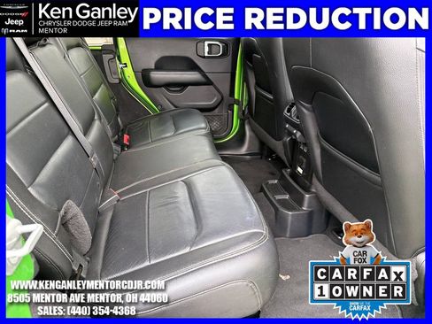 Used 2018 Jeep Wrangler Unlimited Sahara AWD/4WD image 23