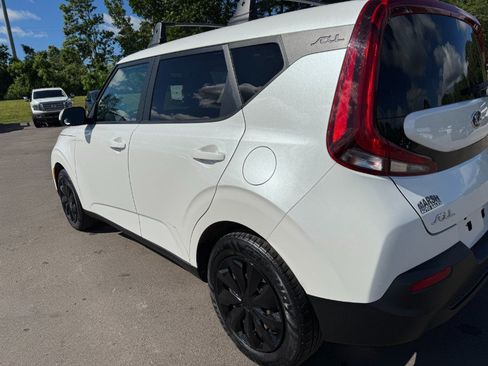 Used 2021 Kia Soul LX FWD image 10