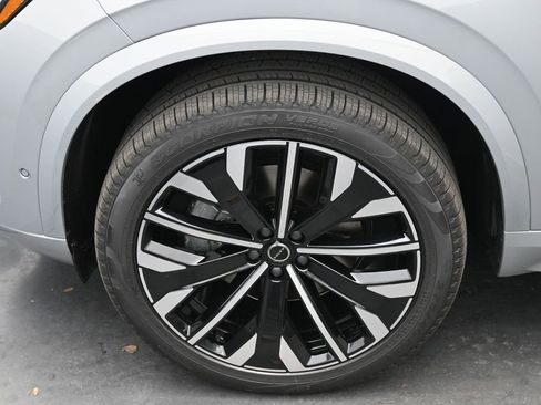 New 2026 Volvo XC90 B6 Plus w/ Protection Package Premier image 4