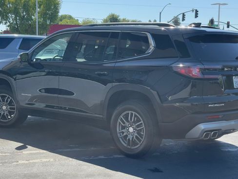 Used 2025 GMC Acadia Elevation FWD image 7