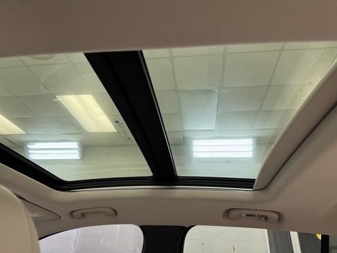 Used 2020 Buick Encore GX Essence w/ Experience Buick Package image 32