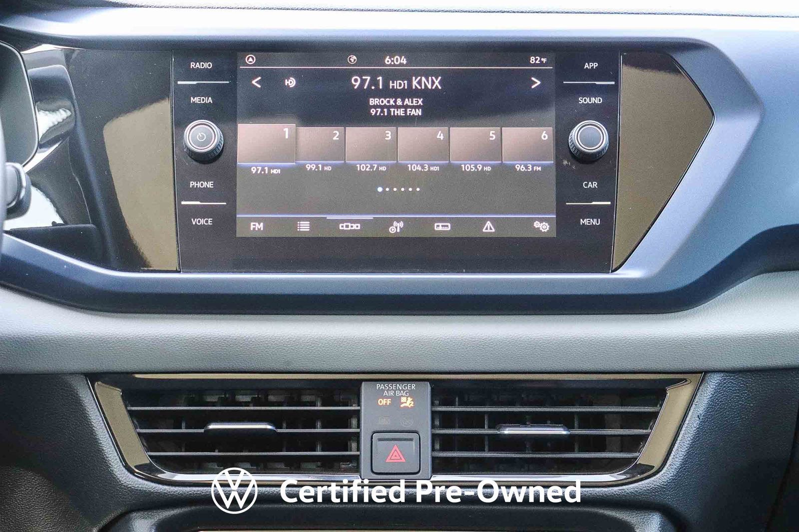 Certified 2023 Volkswagen Taos SE FWD image 15