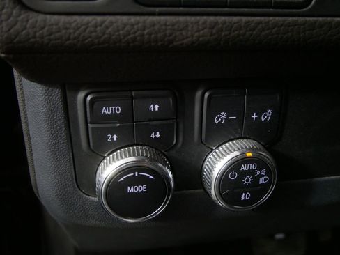 Used 2023 GMC Yukon Denali AWD/4WD image 13