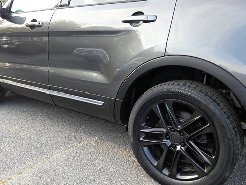 Used 2017 Ford Explorer XLT w/ Equipment Group 202A AWD/4WD image 10