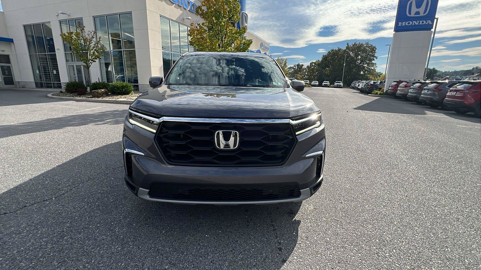 Used 2025 Honda Pilot EX-L image 9