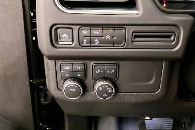 Used 2024 Chevrolet Suburban Premier AWD/4WD image 41