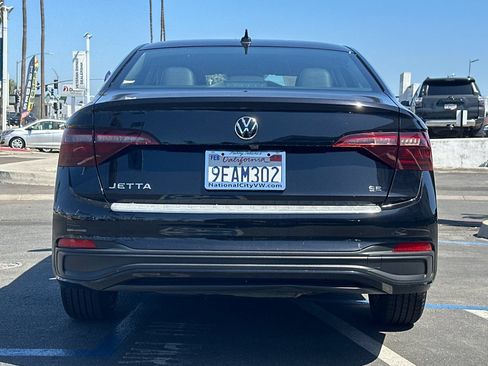 Used 2023 Volkswagen Jetta SE FWD image 5