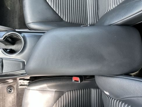 Used 2020 Toyota Camry SE FWD image 21