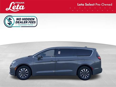 Used 2022 Chrysler Pacifica Touring-L FWD image 3