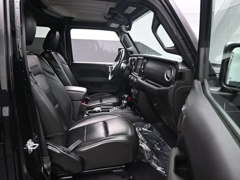 Used 2022 Jeep Wrangler Unlimited Sahara w/ Cold Weather Group AWD/4WD image 29