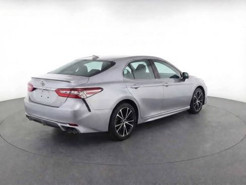 Used 2022 Toyota Camry SE w/ Cold Weather Package image 4