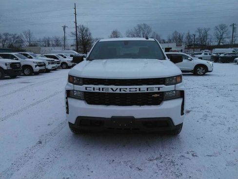 Used 2022 Chevrolet Silverado 1500 Custom image 2