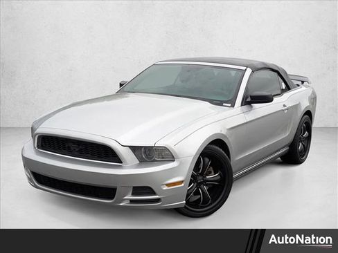 Used 2014 Ford Mustang Convertible RWD image 1