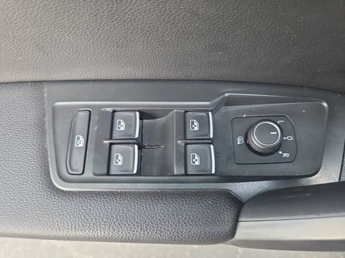 Used 2021 Volkswagen Tiguan SE w/ Panoramic Sunroof Package FWD image 17