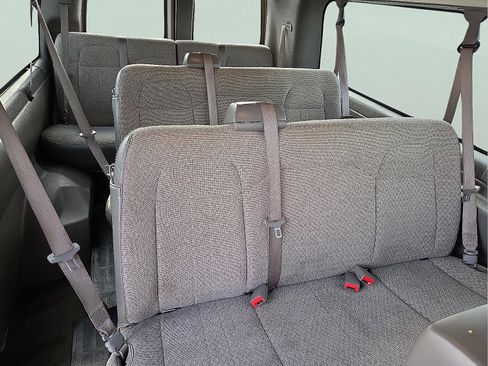 Used 2017 GMC Savana 3500 LT w/ LT Preferred Equipment Group image 10