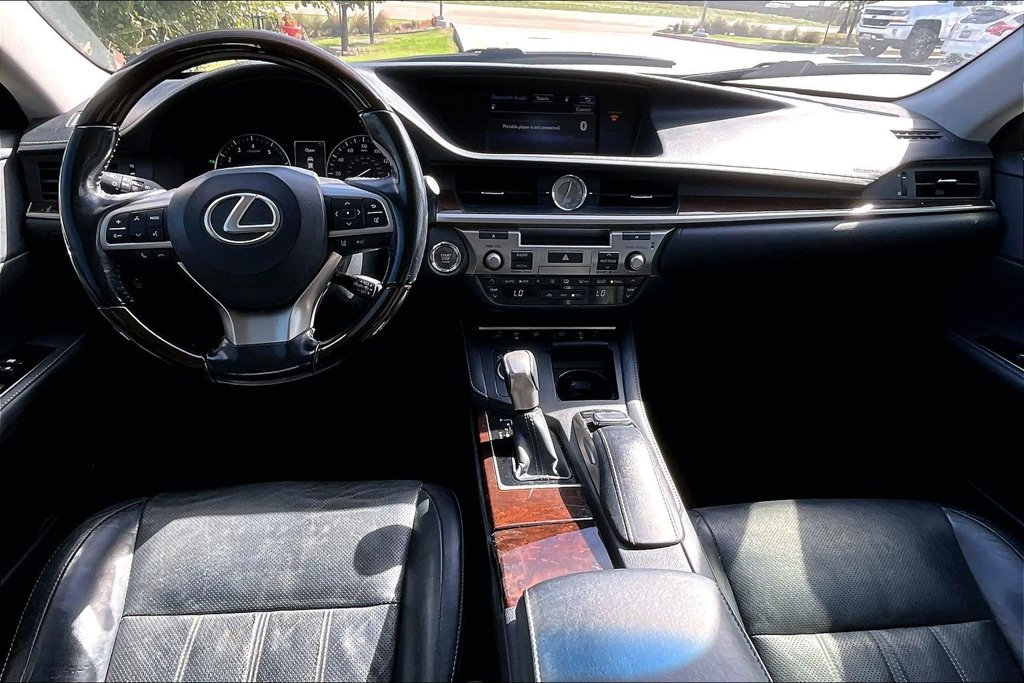 Used 2016 Lexus ES 350 w/ Luxury Package w/Wood Trim FWD image 17