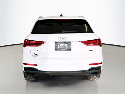 Used 2025 Audi Q3 2.0T Premium image 4
