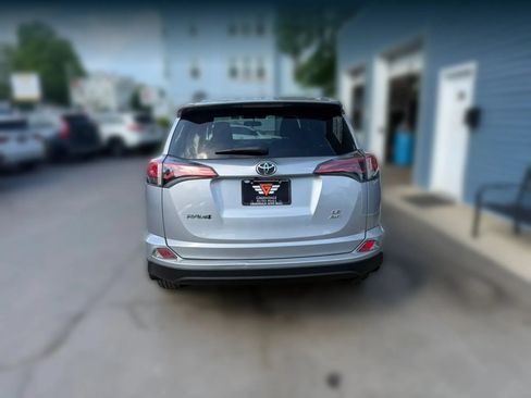Used 2016 Toyota RAV4 LE AWD/4WD image 7