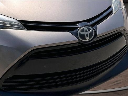Used 2018 Toyota Corolla LE FWD image 26
