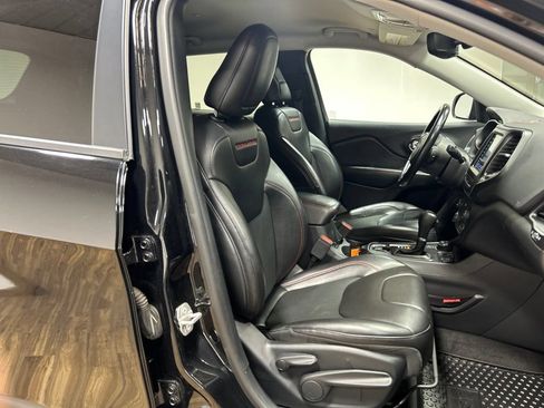 Used 2020 Jeep Cherokee Trailhawk w/ Cold Weather Group AWD/4WD image 43