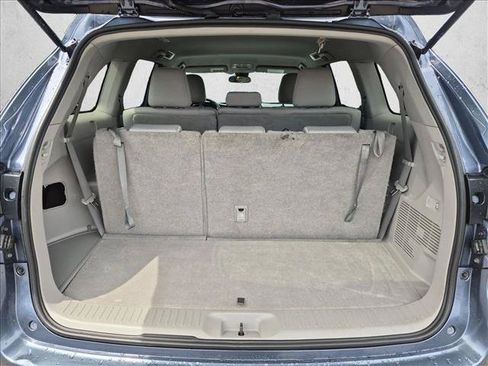 Used 2018 Toyota Highlander LE FWD image 6