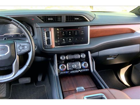 Used 2023 GMC Yukon Denali Ultimate AWD/4WD image 6