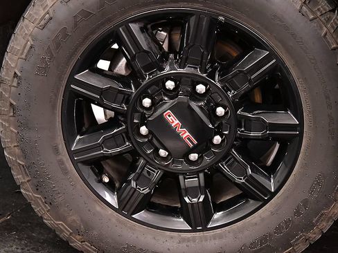 Used 2025 GMC Sierra 2500 AT4 AWD/4WD image 9