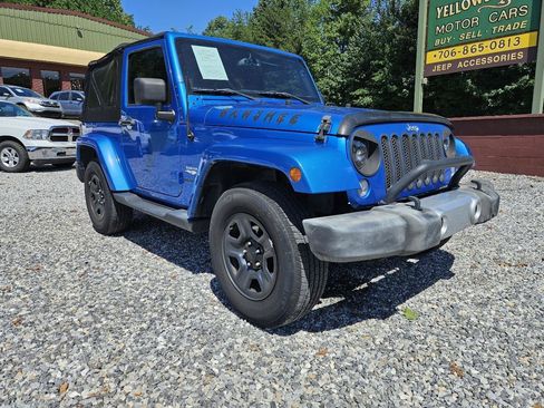 Used 2015 Jeep Wrangler Sahara w/ Connectivity Group AWD/4WD image 2