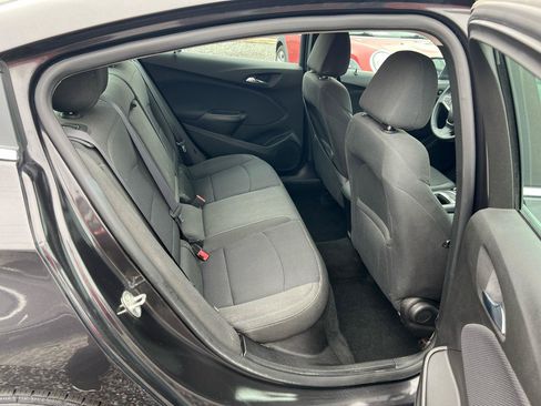 Used 2017 Chevrolet Cruze LT FWD image 16
