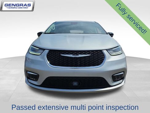 Certified 2024 Chrysler Pacifica Limited FWD image 3