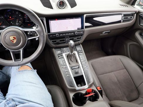 Used 2021 Porsche Macan image 45