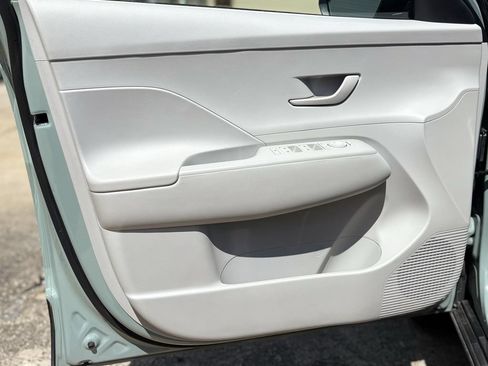 Used 2025 Hyundai Kona SE AWD/4WD image 9