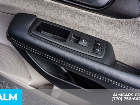 Used 2024 Chrysler Pacifica Touring-L image 49