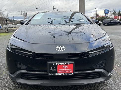 Certified 2025 Toyota Prius LE image 2