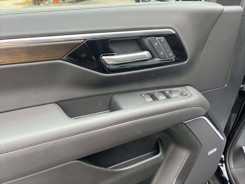 Used 2025 Chevrolet Suburban High Country w/ Sun And Tow Package image 15