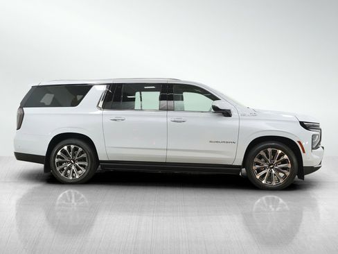 Used 2026 Chevrolet Suburban High Country AWD/4WD image 6