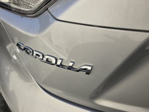 Used 2025 Toyota Corolla LE FWD image 11