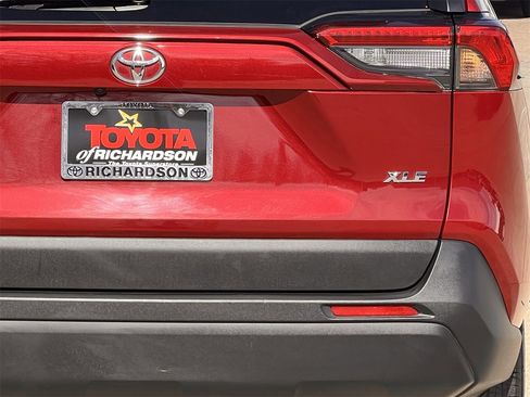 Used 2025 Toyota RAV4 XLE image 5