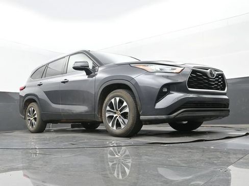 Used 2020 Toyota Highlander XLE FWD image 9