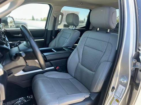 Used 2022 Toyota Tundra SR5 w/ SR5 Premium Package RWD image 16