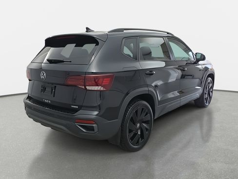 Certified 2024 Volkswagen Taos SE image 3