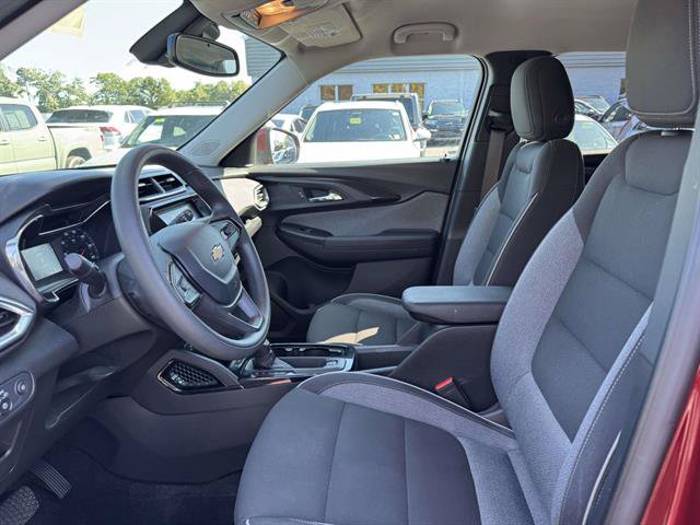 Used 2023 Chevrolet TrailBlazer LT w/ Convenience Package AWD/4WD image 12