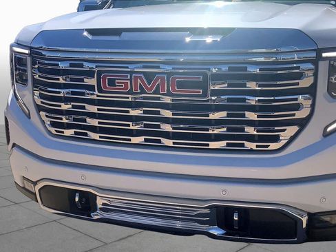 Used 2024 GMC Sierra 1500 Denali w/ Technology Package AWD/4WD image 30
