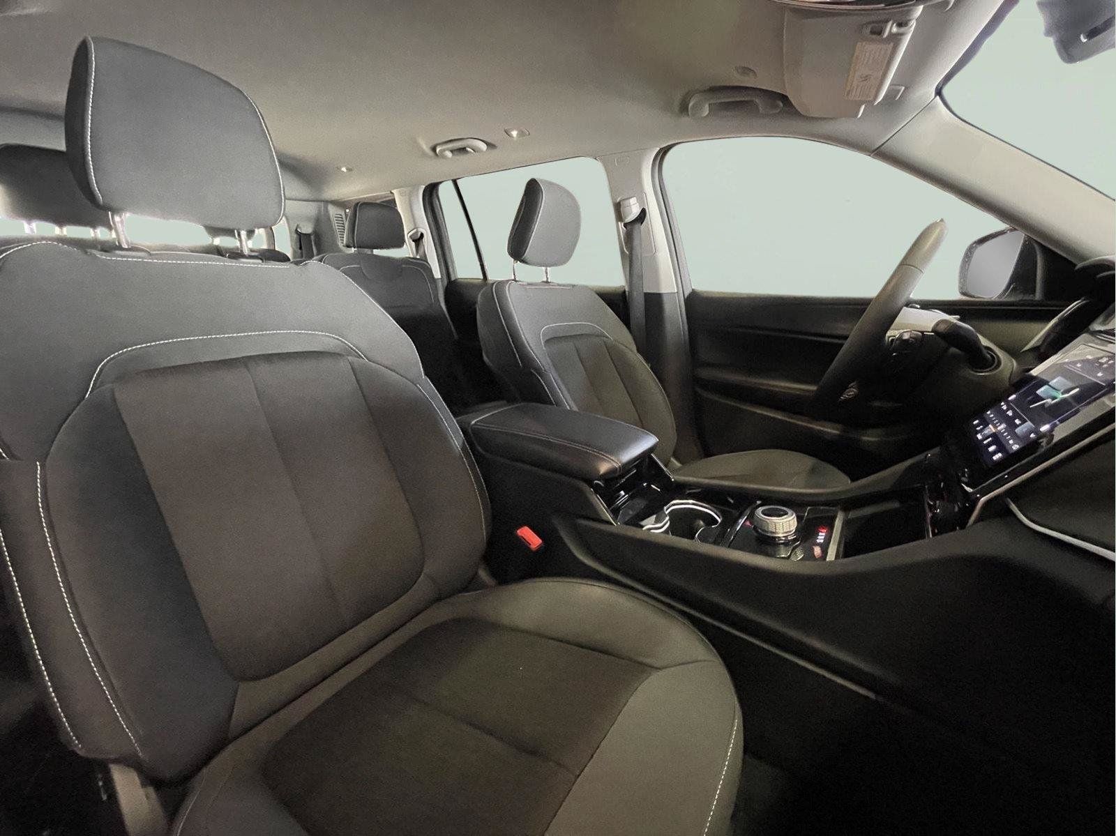 Used 2023 Jeep Grand Cherokee L Laredo AWD/4WD image 25