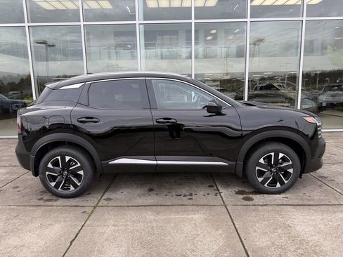 New 2026 Nissan Kicks SV w/ SV Premium Package AWD/4WD image 8