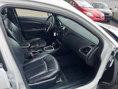 Used 2013 Chrysler 200 Limited FWD image 24