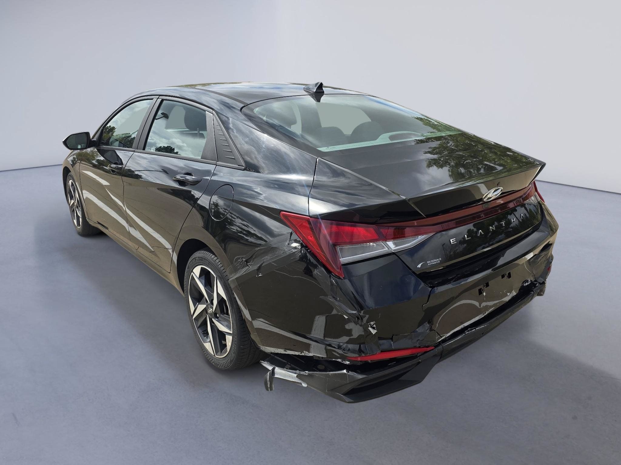 Used 2023 Hyundai Elantra SEL w/ Convenience Package FWD image 3