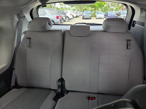 Used 2023 Toyota Sienna LE FWD image 22