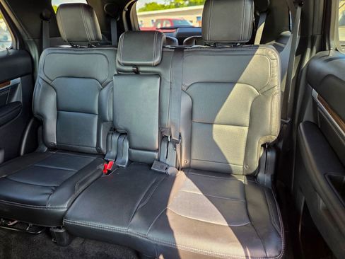 Used 2018 Ford Explorer Limited image 11