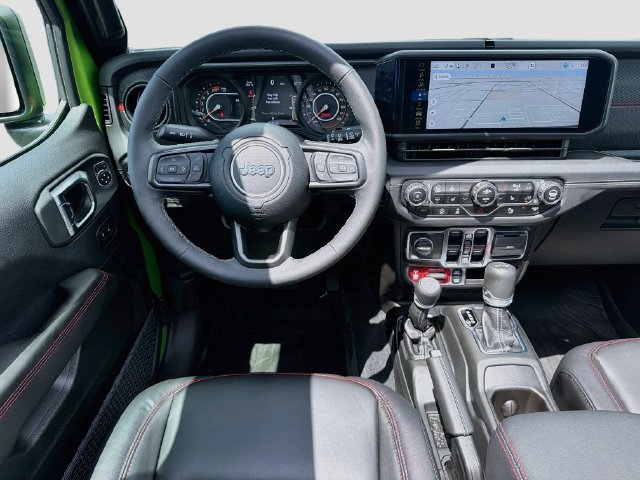 Used 2025 Jeep Wrangler Unlimited Rubicon AWD/4WD image 25